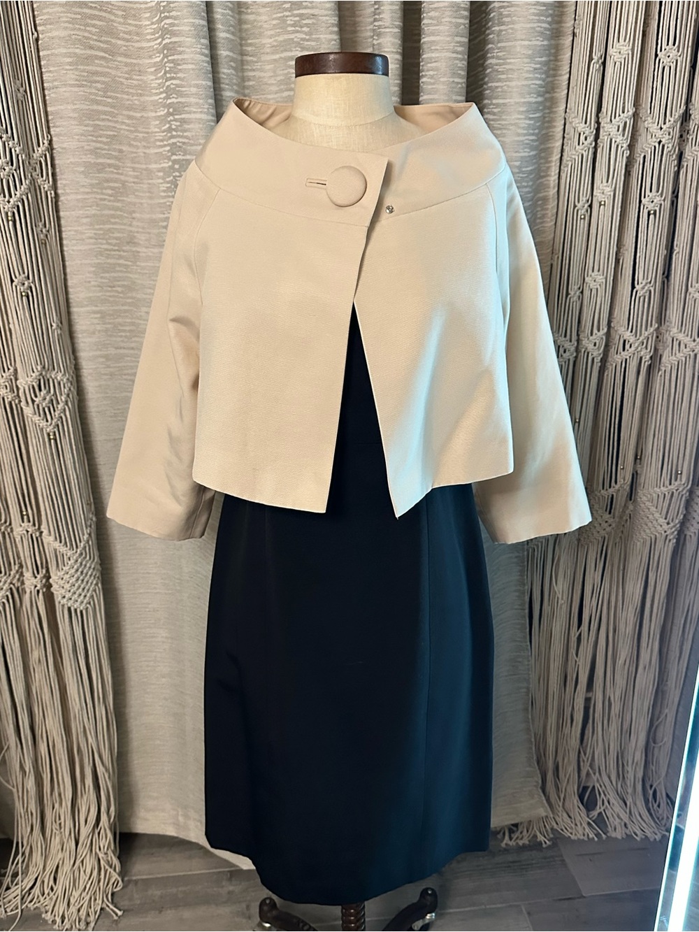 Nine West Dress Suit Size 4 Black Sheath Dress +  Cropped Jacket Elegant Classic